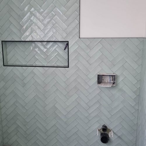 Top End Tiling, Auckland: Detailed view of a modern shower with a professionally installed shower niche. Quality NZ tiling.