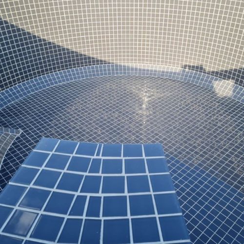 outdoor tiling Top End Tiling Takapuna project: Professional pool tiling, featuring stunning blue mosaic tiles around a swimming pool.